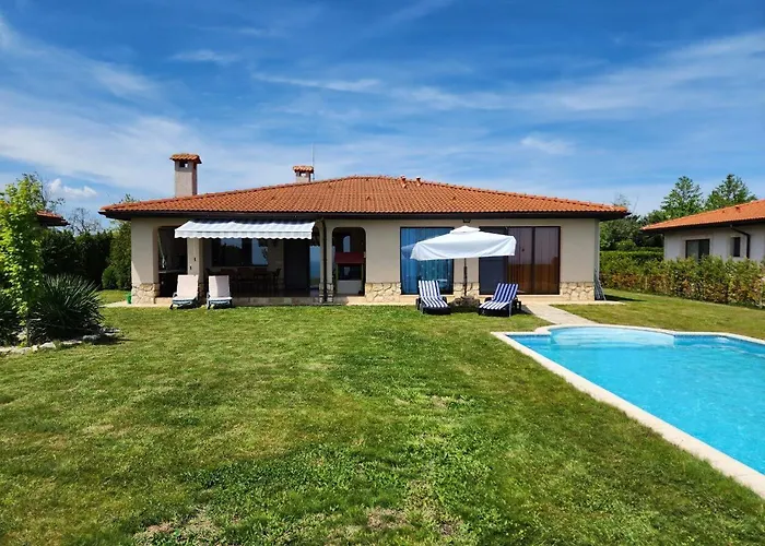 Вилла Private 102 With Heated Pool In Blacksearama Балчик